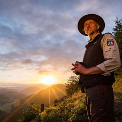 ranger beim sonnenuntergang im sauerland  kopie 