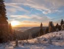 sonnenuntergang im winterurlaub bei winterberg