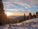 Sonnenaufgang beim Winterurlaub zwischen Olpe und Winterberg.