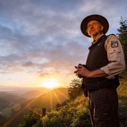 ranger beim sonnenuntergang im sauerland  kopie 